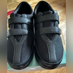 Women’s Stretch Casual Shoe Brand New with tag in box